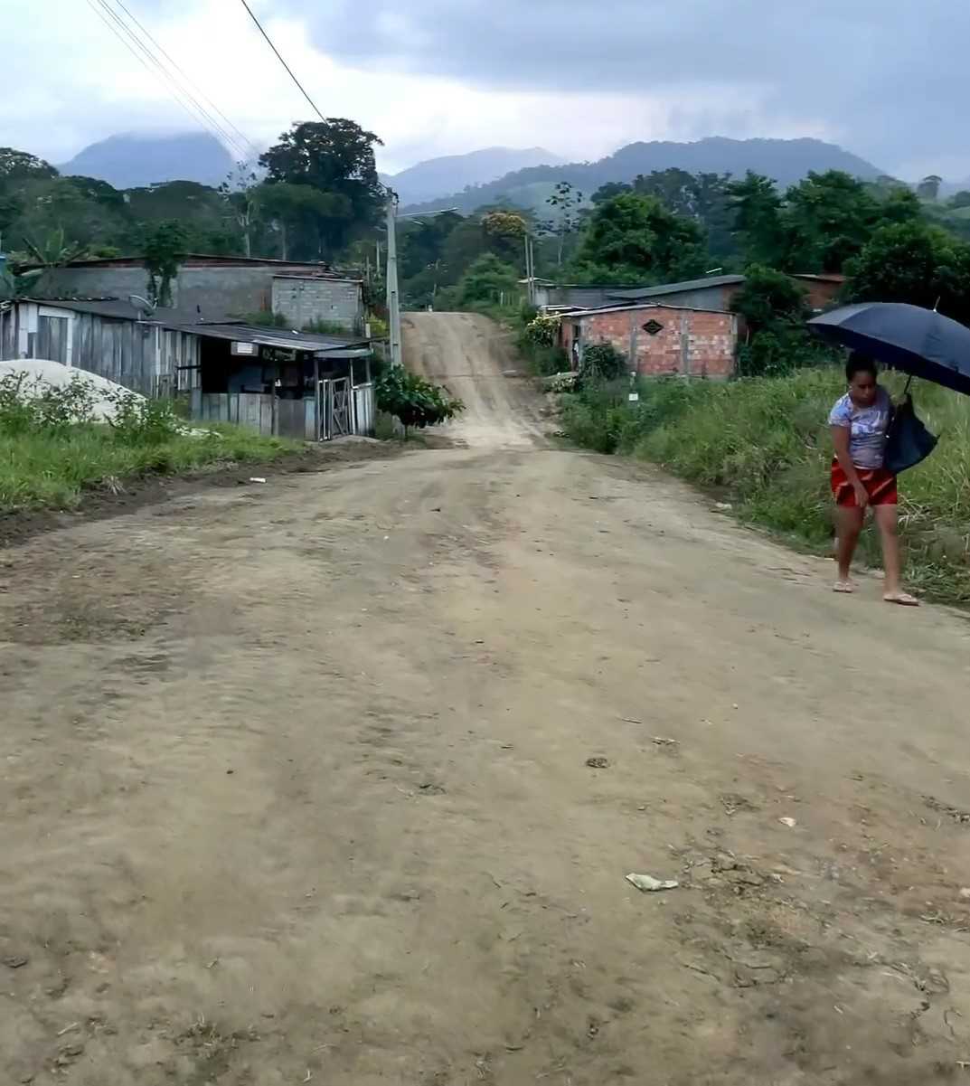 Camacã: Portelinhas de Camacã e São João do Panelinha recebem patrolamento e cascalho
